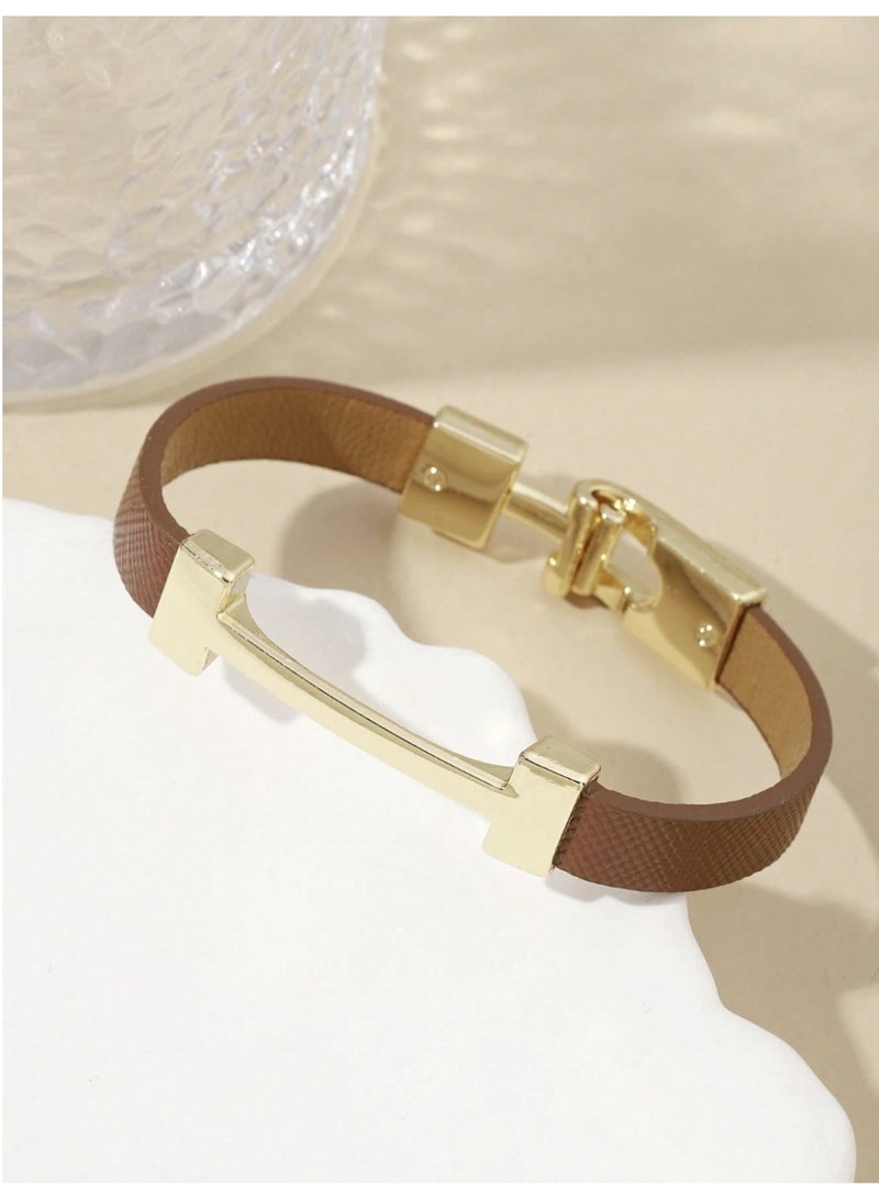 ڤيا سوار جلدي نسائي أنيق بحرف ذهبي – لمسة شخصية فاخرة - Image 1